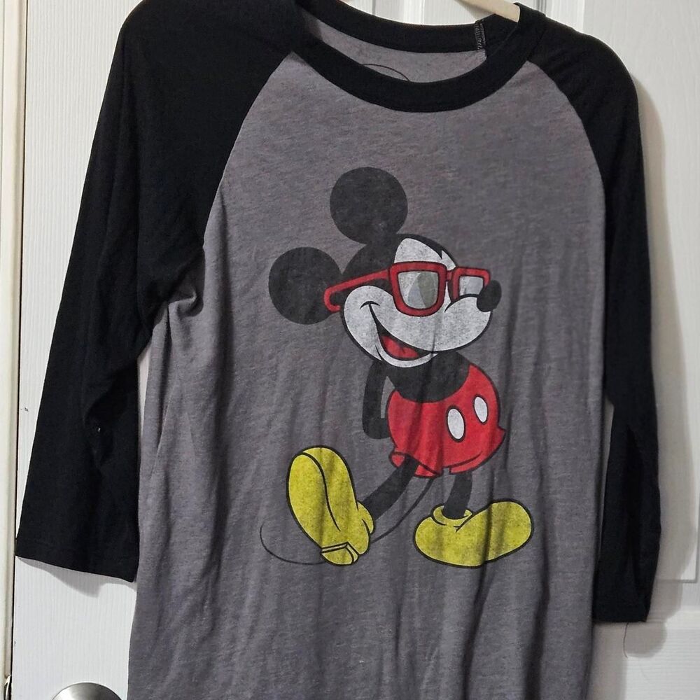 Disney Women's Grey and Black T-shirt
